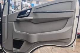 统帅&nbsp;电动冷藏车驾驶室图片