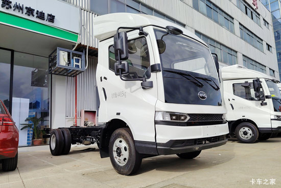 ���ǵ�T5EV ��ҵ�� 4.5T 4.03�׵��Ŵ��綯��ʽ�Ῠ100kWh