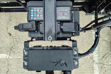 ���ǵ�T5EV ��ҵ�� 4.5T 4.03�׵��Ŵ��綯��ʽ�Ῠ100kWhͼƬ