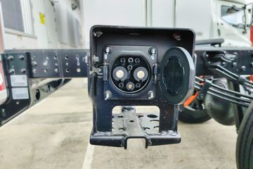 ���ǵ�T5EV ��ҵ�� 4.5T 4.03�׵��Ŵ��綯��ʽ�Ῠ100kWhͼƬ