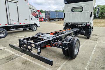 ���ǵ�T5EV ��ҵ�� 4.5T 4.03�׵��Ŵ��綯��ʽ�Ῠ100kWhͼƬ