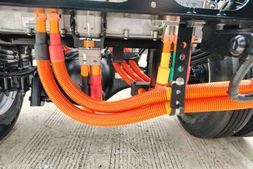 ���ǵ�T5EV ��ҵ�� 4.5T 4.03�׵��Ŵ��綯��ʽ�Ῠ100kWhͼƬ