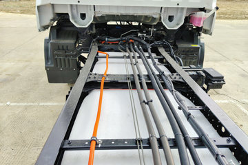 ���ǵ�T5EV ��ҵ�� 4.5T 4.03�׵��Ŵ��綯��ʽ�Ῠ100kWhͼƬ