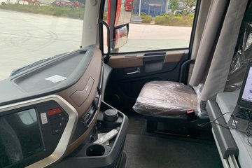 ���������콢KX ���߰� 14.5L LNG 630���� 6X4 ����14�� ǣ����ͼƬ