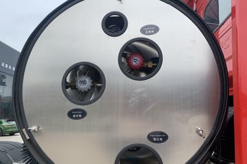 ���������콢KX ���߰� 14.5L LNG 630���� 6X4 ����14�� ǣ����ͼƬ