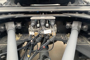 ���������콢KX ���߰� 14.5L LNG 630���� 6X4 ����14�� ǣ����ͼƬ