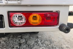 福田祥菱V5 2L汽油 139马力 东安5档 3.8米单排栏板微卡