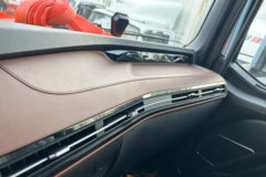 欧曼银河3 7L柴油 300马力 4X2 法士特8档 9.6米厢式载货车 欧曼银河3 7L柴油 300马力 4X2 法士特8档 9.6米厢式载货车