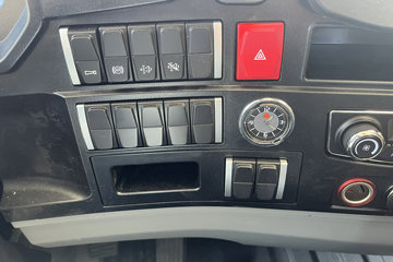 ����HOWOͳ˧ 170���� ��ʿ��8�� 4.15�׵��Ų�դʽ�ῨͼƬ