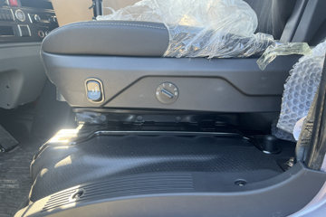 ����HOWOͳ˧ 170���� ��ʿ��8�� 4.15�׵��Ų�դʽ�ῨͼƬ