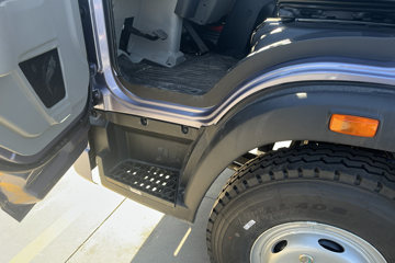 ����HOWOͳ˧ 170���� ��ʿ��8�� 4.15�׵��Ų�դʽ�ῨͼƬ