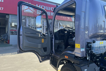 ����HOWOͳ˧ 170���� ��ʿ��8�� 4.15�׵��Ų�դʽ�ῨͼƬ