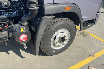 ����HOWOͳ˧ 170���� ��ʿ��8�� 4.15�׵��Ų�դʽ�ῨͼƬ