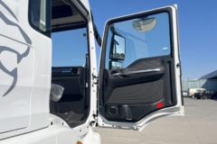 重汽汕德卡SITRAK G5 全勤之王 6.9L柴油 290马力 4X2 中国重汽10档 AMT自动档 9.6米厢式载货车 重汽汕德卡SITRAK G5 全勤之王 6.9L柴油 290马力 4X2 中国重汽10档 AMT自动档 9.6米厢式载货车