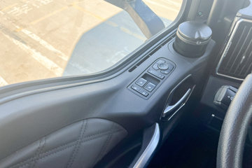 �����ǵ¿�SITRAK G5 ȫ��֮�� 6.9L���� 290���� 4X2 �й�����10�� AMT�Զ��� 9.6����ʽ�ػ���ͼƬ