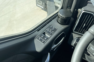 �����ǵ¿�SITRAK G7S 14.6L LNG 560���� 6X4 �й�����16�� AMT�Զ��� ǣ����ͼƬ