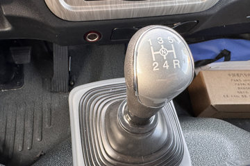 ����HOWO�Ῠ����M 2.3L���� 140���� ������5�� 4.15�׵�����ʽ�ῨͼƬ