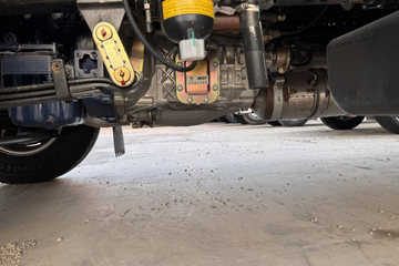 ����HOWO�Ῠ����M 2.3L���� 140���� ������5�� 4.15�׵�����ʽ�ῨͼƬ