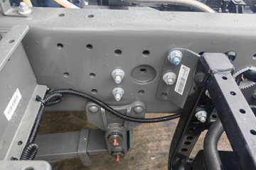 �й������ɶ����ó� V3ϵ 2.5L���� 160���� ��ʿ��8�� 4.15�׵�����ʽ�ῨͼƬ