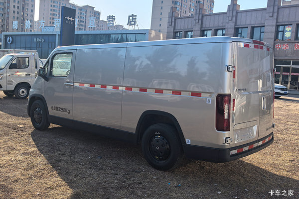 福田卡文乐福PULS悦行版 爱易科50.23kWh纯电封闭式货车