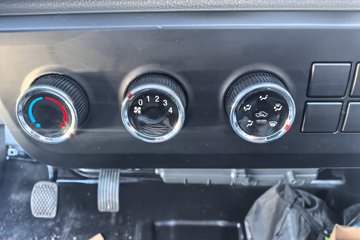 ������Խ ���� ������ 1.6L���� 120���� ������5�� Һɲ 3.8�׵�������΢��ͼƬ