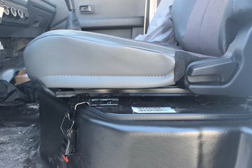 ������Խ ���� ������ 1.6L���� 120���� ������5�� Һɲ 3.8�׵�������΢��ͼƬ