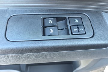 ������Խ ���� ������ 1.6L���� 120���� ������5�� Һɲ 3.8�׵�������΢��ͼƬ