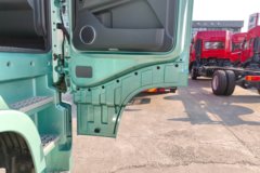 东风天龙旗舰KX 王者版 14.5L LNG 630马力 6X4 伊顿12档 AMT自动档 牵引车 东风天龙旗舰KX 王者版 14.5L LNG 630马力 6X4 伊顿12档 AMT自动档 牵引车