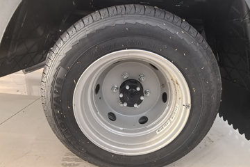 Զ�� ����F5E 2025�� 3.7�׵��Ŵ��綯��դʽ΢�� ��о62kWhͼƬ