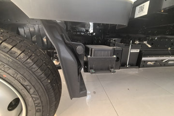 Զ�� ����F5E 2025�� 3.7�׵��Ŵ��綯��դʽ΢�� ��о62kWhͼƬ