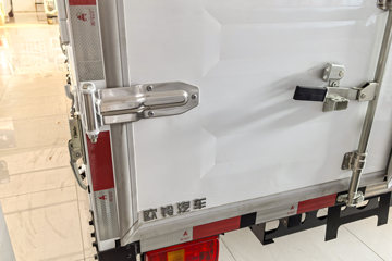 Զ�� ����F5E 2025�� 3.7�׵��Ŵ��綯��դʽ΢�� ��о62kWhͼƬ