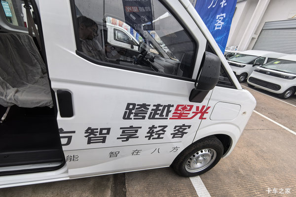 购跨越星光电动封闭厢货 享高达0.28万优惠