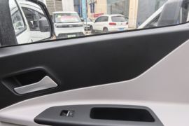 跨越星光&nbsp;电动封闭厢货驾驶室图片