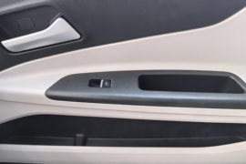 跨越星光&nbsp;电动封闭厢货驾驶室图片