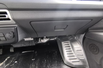 ������Խ ���� �콢�� 1.6L���� 120���� ������5�� Һɲ 3.05��˫������΢��ͼƬ