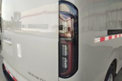 南京金龙创维鸿途 13座超高顶纯电动轻客 100.9kWh