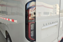 南京金龙创维鸿途 13座超高顶纯电动轻客 100.9kWh