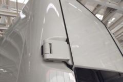 南京金龙创维鸿途 13座超高顶纯电动轻客 100.9kWh