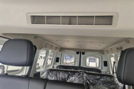 R5客运版&nbsp;电动封闭厢货驾驶室图片