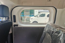 R5客运版&nbsp;电动封闭厢货货厢图片