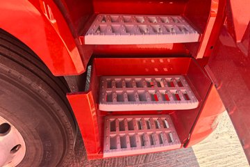 ���J6P ����� 13.2L LNG 530���� 6X4 һ�����12�� �߶� ǣ����ͼƬ