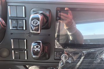 ���J6P ����� 13.2L LNG 530���� 6X4 һ�����12�� �߶� ǣ����ͼƬ