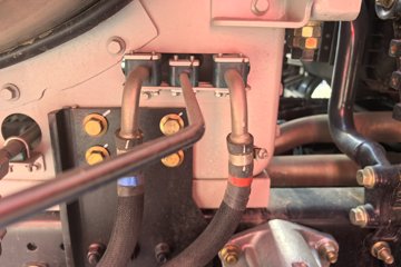 ���J6P ����� 13.2L LNG 530���� 6X4 һ�����12�� �߶� ǣ����ͼƬ