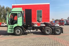 一汽解放 J6P 6X4 纯电动牵引车465.99kWh