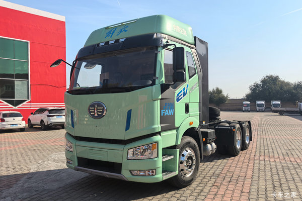 一汽解放 J6P 6X4 纯电动牵引车465.99kWh