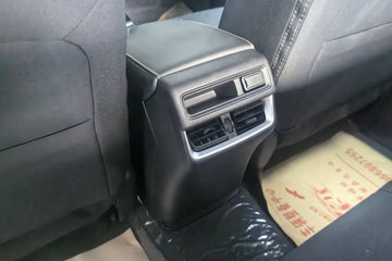 ���� ��ʮ��T30̽�ռ� 2024�� ������ 3.0T���� 143���� ���� �Զ�˫��Ƥ��ͼƬ