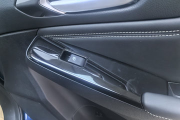 ���� ��ʮ��T30̽�ռ� 2024�� ������ 3.0T���� 143���� ���� �Զ�˫��Ƥ��ͼƬ