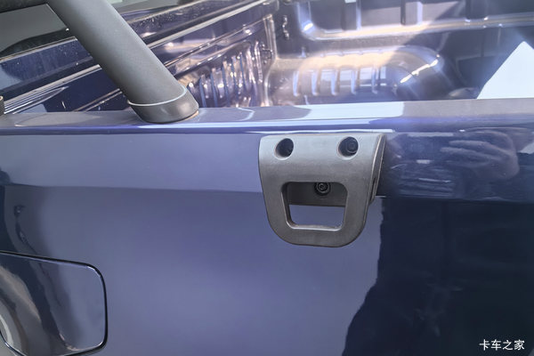 庆铃五十铃T30 标准版 3.0T柴油 143马力 手动两驱 标轴双排皮卡