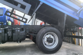 勇士M1&nbsp;自卸车底盘                                                图片