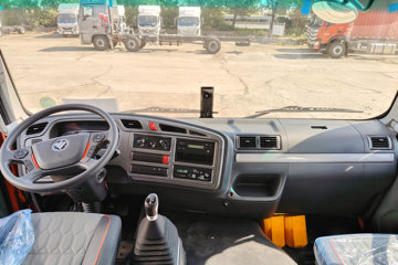 ŷ������ 4.5L���� 240���� 4X2 ��ʿ��8�� 9.8����ʽ�ػ���ͼƬ